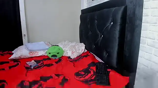 Snapshot of Kimmymadison- chatting on 03-14-25, 08:17 Kimmymadison- online show from 03-14-25, 08:17