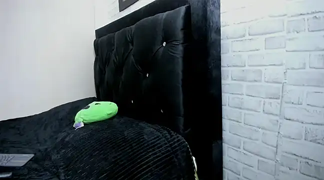 Snapshot of Kimmymadison- chatting on 03-19-25, 07:49 Kimmymadison- online show from 03-19-25, 07:49