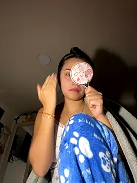 Snapshot of Kimmymadison- chatting on 10-15-25, 09:04 Kimmymadison- online show from 10-15-25, 09:04