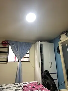 Snapshot of Kimmymadison- chatting on 10-31-25, 05:03 Kimmymadison- online show from 10-31-25, 05:03