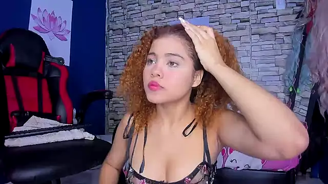 sofiacastillo01 online show from 01-24-25, 12:41