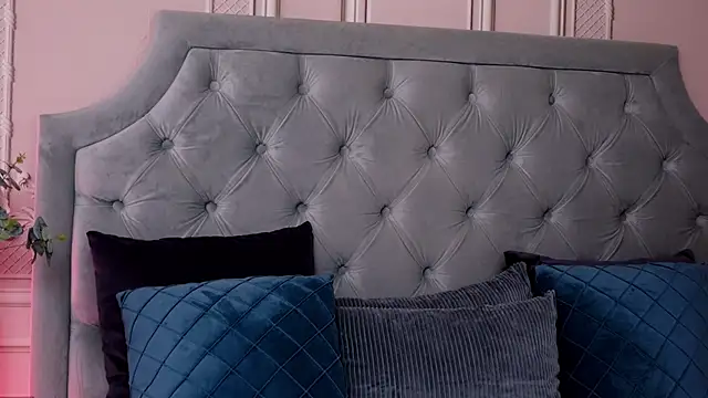 LucyAddison online show from 02-11-25, 04:22