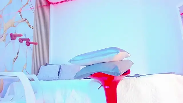 YUSELFI ROSS  online show from 10-24-25, 12:12