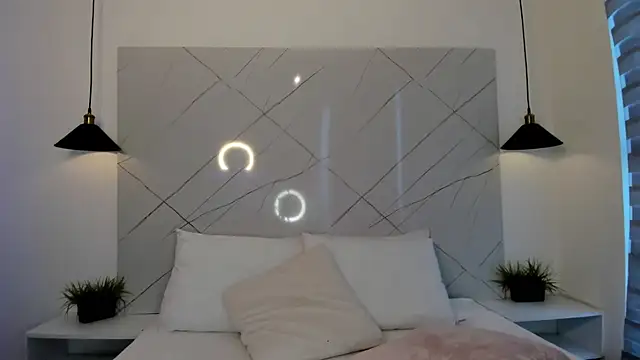 ANTONELLA  ROUSE  online show from 12-19-25, 09:22