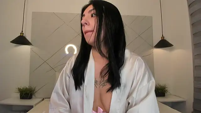 ANTONELLA  ROUSE  online show from 02-06-26, 08:40