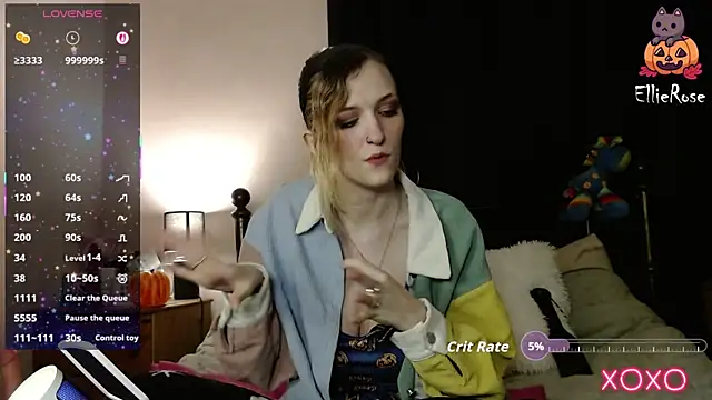 Snapshot of EllieeRose chatting on 10-31-25, 08:21 EllieeRose online show from 10-31-25, 08:21
