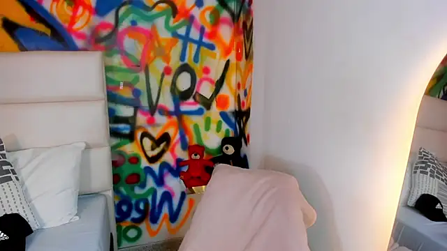 Liana Bernocchi online show from 09-19-25, 07:58