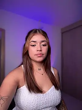 Snapshot of JoselinFlower_ chatting on 12-18-24, 04:09 JoselinFlower online show from 12-18-24, 04:09