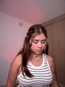 Snapshot of JoselinFlower_ chatting on 12-22-24, 02:06 JoselinFlower online show from 12-22-24, 02:06