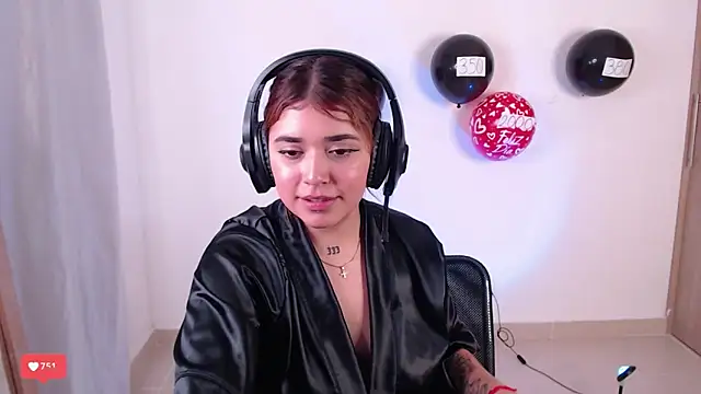 Snapshot of JoselinFlower_ chatting on 01-01-25, 12:32 JoselinFlower online show from 01-01-25, 12:32