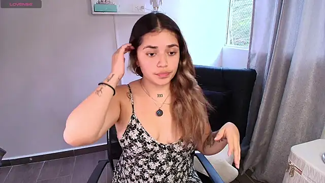 Snapshot of JoselinFlower_ chatting on 09-11-25, 10:32 JoselinFlower online show from 09-11-25, 10:32