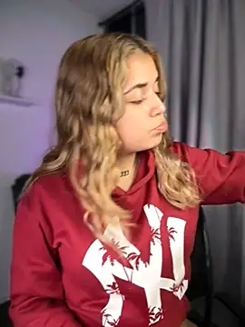 Snapshot of JoselinFlower_ chatting on 10-28-25, 03:10 JoselinFlower online show from 10-28-25, 03:10