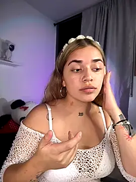 Snapshot of JoselinFlower_ chatting on 11-11-25, 01:38 JoselinFlower online show from 11-11-25, 01:38