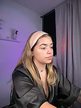 Snapshot of JoselinFlower_ chatting on 11-23-25, 02:44 JoselinFlower online show from 11-23-25, 02:44