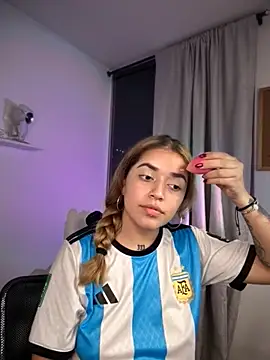 Snapshot of JoselinFlower_ chatting on 11-25-25, 02:44 JoselinFlower online show from 11-25-25, 02:44