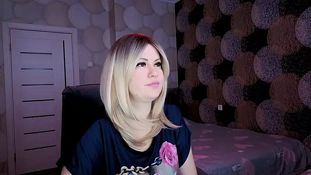 Snapshot of natusik chatting on 12-19-24, 12:56 natusik online show from 12-19-24, 12:56