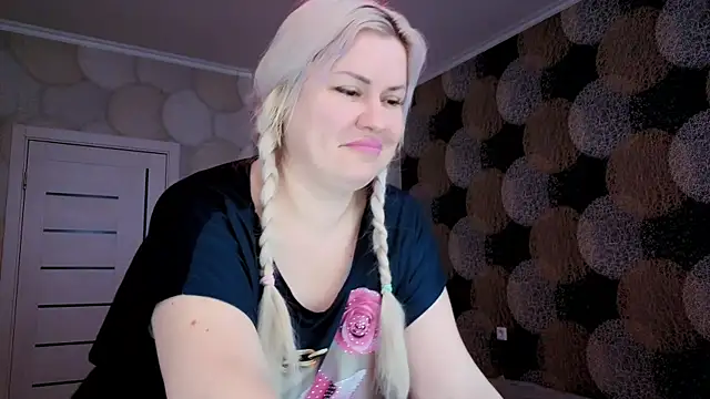 Snapshot of natusik chatting on 03-18-25, 02:36 natusik online show from 03-18-25, 02:36