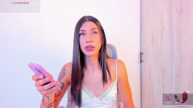 sofiaa grey  online show from 11-11-25, 02:50