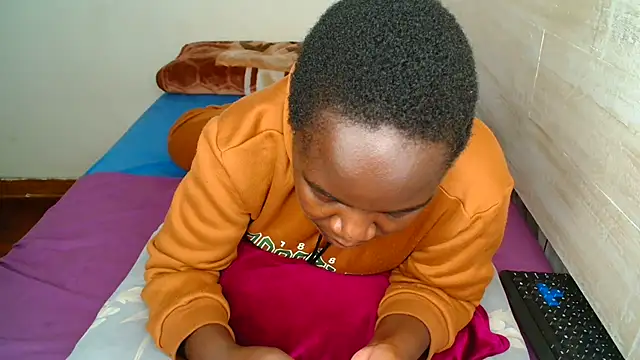 KINKYBLACKDOLL online show from 10-31-25, 03:35