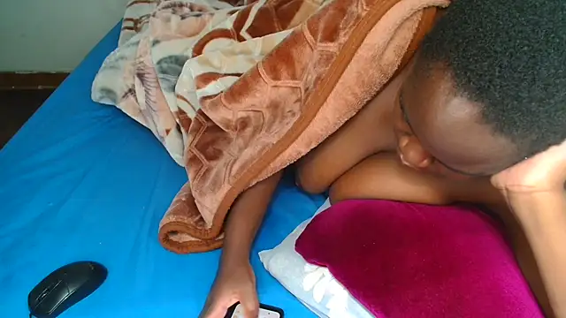 KINKYBLACKDOLL online show from 11-13-25, 04:11