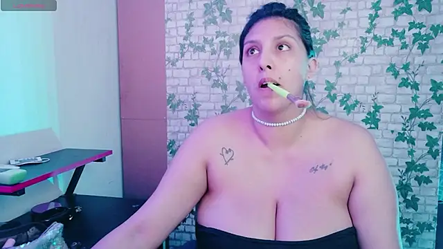 MIABOOBS   online show from 10-16-25, 06:03