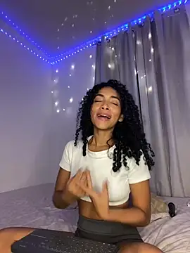 nicoleebony1 online show from 01-04-25, 12:48