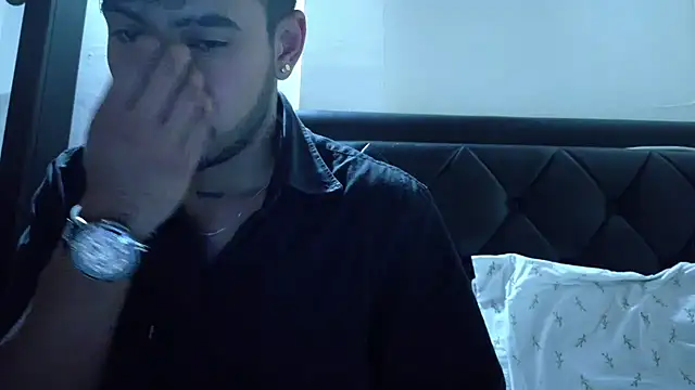 Snapshot of tom_thick chatting on 10-12-25, 06:12 tom thick online show from 10-12-25, 06:12