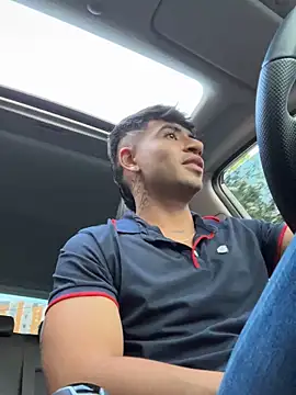 Snapshot of tom_thick chatting on 10-18-25, 11:00 tom thick online show from 10-18-25, 11:00