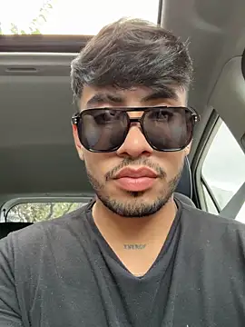 Snapshot of tom_thick chatting on 11-04-25, 05:12 tom thick online show from 11-04-25, 05:12