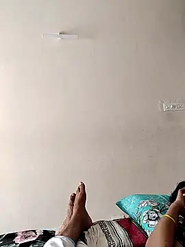 Snapshot of AUNTY1984 chatting on 09-16-25, 09:21 AUNTY1984 online show from 09-16-25, 09:21