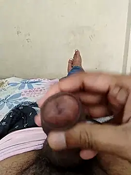 Snapshot of AUNTY1984 chatting on 10-07-25, 06:43 AUNTY1984 online show from 10-07-25, 06:43