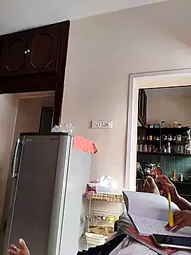 Snapshot of AUNTY1984 chatting on 10-09-25, 08:01 AUNTY1984 online show from 10-09-25, 08:01