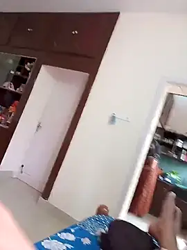 Snapshot of AUNTY1984 chatting on 04-15-26, 08:32 AUNTY1984 online show from 04-15-26, 08:32