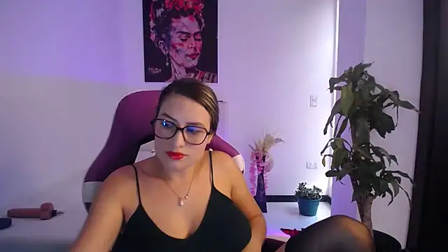 esmeraldaa230 online show from 11-22-25, 07:46