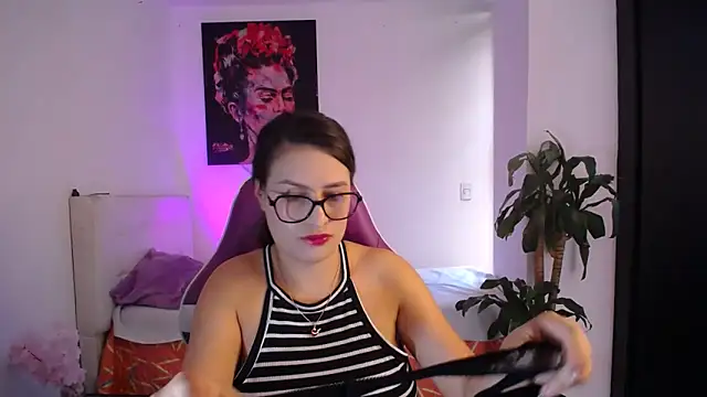 Snapshot of esmeraldaa230 chatting on 02-12-26, 07:20 esmeraldaa230 online show from 02-12-26, 07:20