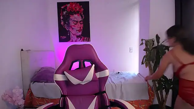 Snapshot of esmeraldaa230 chatting on 02-14-26, 07:21 esmeraldaa230 online show from 02-14-26, 07:21