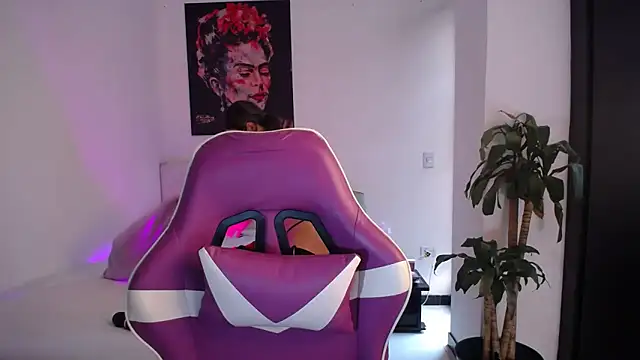 Snapshot of esmeraldaa230 chatting on 02-20-26, 06:52 esmeraldaa230 online show from 02-20-26, 06:52