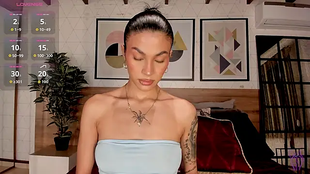 LunaRuso online show from 10-08-25, 07:55