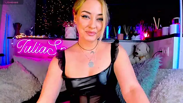  JuliaSpace  online show from 01-11-25, 05:07