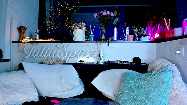  JuliaSpace  online show from 01-30-25, 10:51