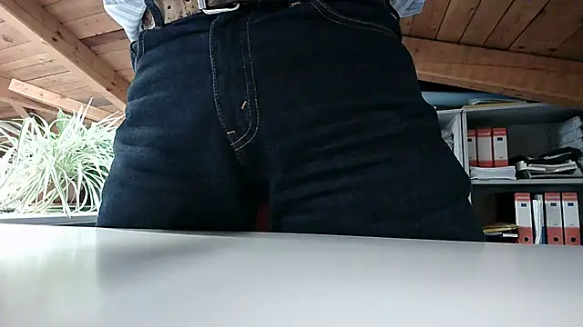 Snapshot of TWENTYONE0021 chatting on 01-16-25, 05:12 TWENTYONE0021 online show from 01-16-25, 05:12