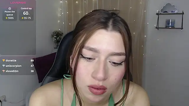 Snapshot of mily_thomson_b_ chatting on 02-06-25, 02:44 mily thomson b online show from 02-06-25, 02:44