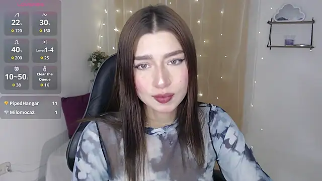 Snapshot of mily_thomson_b_ chatting on 02-08-25, 01:43 mily thomson b online show from 02-08-25, 01:43