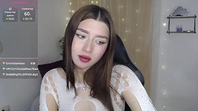 Snapshot of mily_thomson_b_ chatting on 02-14-25, 03:11 mily thomson b online show from 02-14-25, 03:11