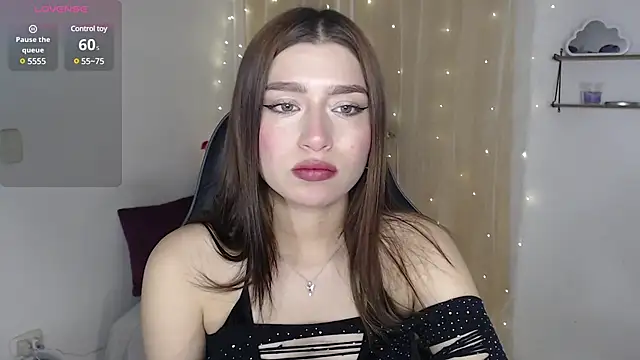 Snapshot of mily_thomson_b_ chatting on 02-15-25, 11:58 mily thomson b online show from 02-15-25, 11:58