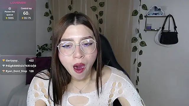 Snapshot of mily_thomson_b_ chatting on 03-06-25, 01:05 mily thomson b online show from 03-06-25, 01:05