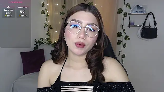 Snapshot of mily_thomson_b_ chatting on 03-08-25, 05:11 mily thomson b online show from 03-08-25, 05:11