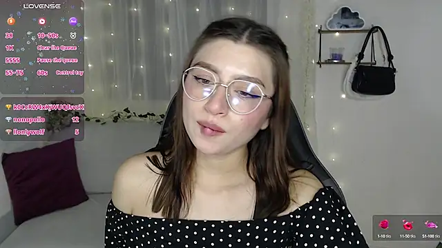 Snapshot of mily_thomson_b_ chatting on 03-14-25, 02:10 mily thomson b online show from 03-14-25, 02:10