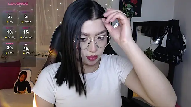 Snapshot of mily_thomson_b_ chatting on 09-18-25, 11:29 mily thomson b online show from 09-18-25, 11:29