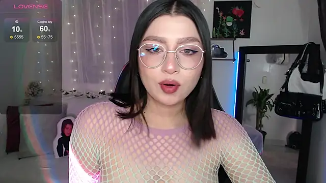 Snapshot of mily_thomson_b_ chatting on 09-30-25, 01:54 mily thomson b online show from 09-30-25, 01:54